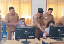 Bupati Boltim Oskar Manoppo membuka pelaksanaan TKA SMP di Tutuyan