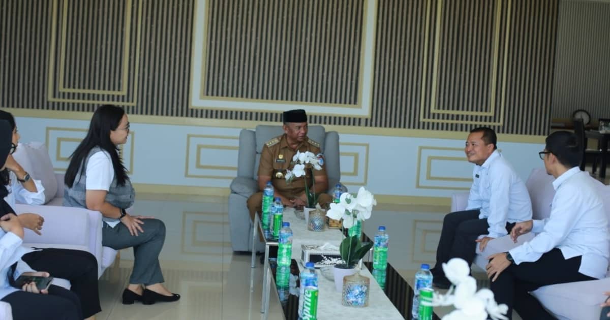 Bupati Boltim Oskar Manoppo menerima kunjungan Kepala BPK Sulut di ruang kerja