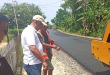 Bupati Boltim Oskar Manoppo meninjau proyek pengaspalan di Matabulu dan Matabulu Timur