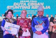 Dua finalis utusan Boltim Fahdil Mamonto dan Cahaya Koagow di ajang duta stunting Sulut 2026