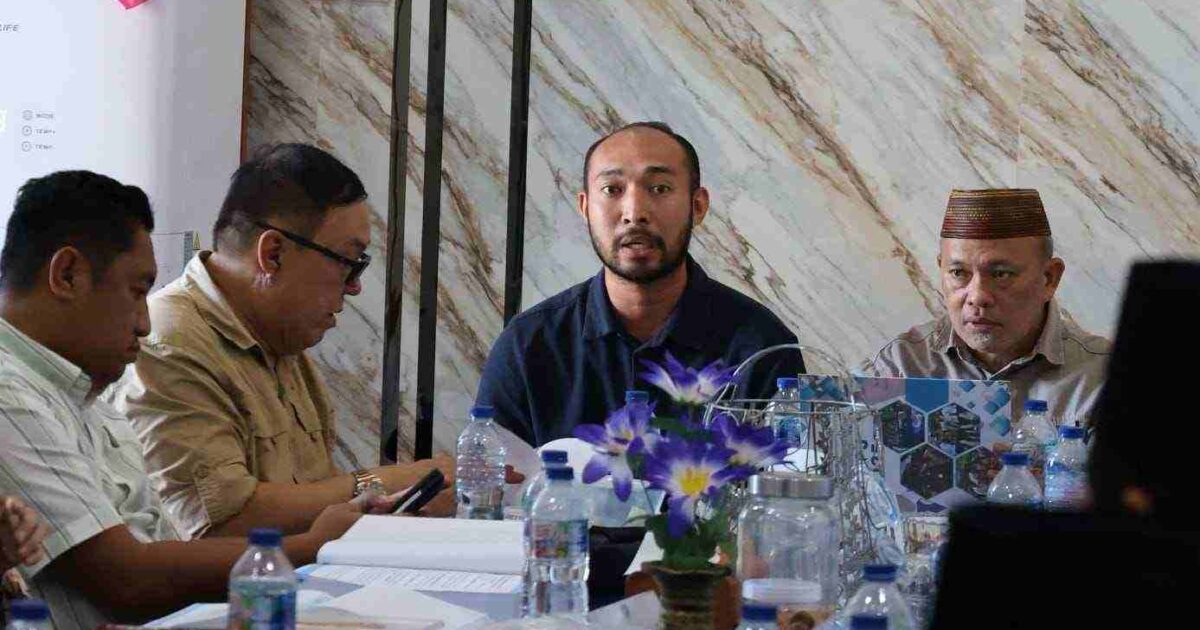 Kevin Sumendap saat pembahasan Pansus DPRD Boltim tentang LKPJ 2025