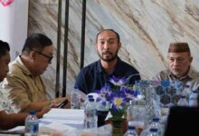 Kevin Sumendap saat pembahasan Pansus DPRD Boltim tentang LKPJ 2025