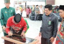 Bupati Boltim Oskar Manoppo meresmikan Lapangan Tenis Pengadilan Agama Tutuyan