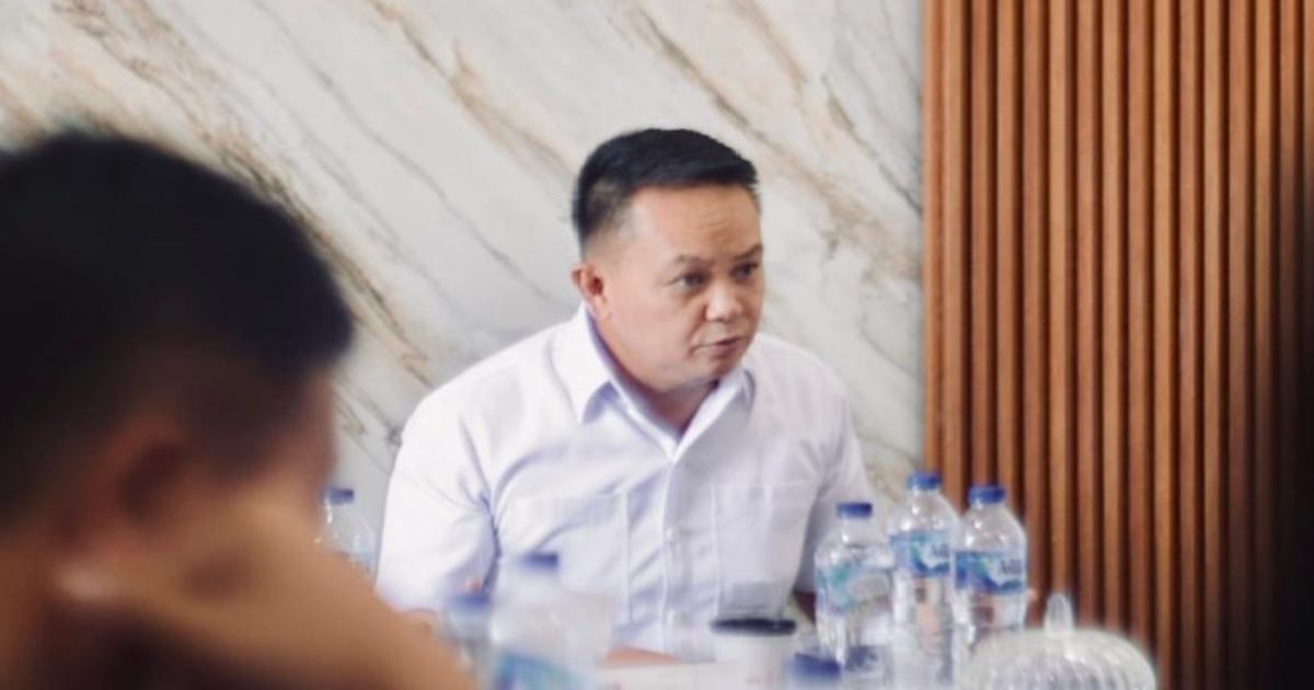 Medy Lensun saat rapat pembahasan LKPJ Boltim 2025