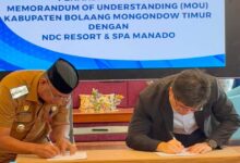 Bupati Boltim Oskar Manoppo menandatangani kesepakatan bersama PT Nusantara Dian Centre di Manado Kerja Sama Pariwisata Boltim
