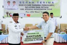 Bupati Oskar Manoppo menerima bantuan CSR dari PT Arafura Surya Alam untuk kelompok nelayan dan petani di Boltim.
