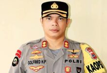Kapolres Boltim AKBP Golfried Hasiholan Pakpahan memberikan klarifikasi terkait isu koordinasi wartawan dalam pemberitaan tambang.