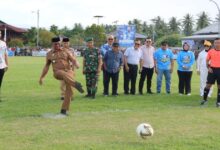 Bupati Oskar Manoppo membuka Bupati Cup Boltim 2026 di Lapangan Gogaluman